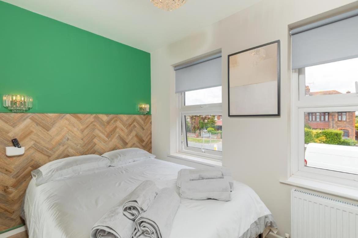 Ocean Studio Apartments Литълхамптън Екстериор снимка